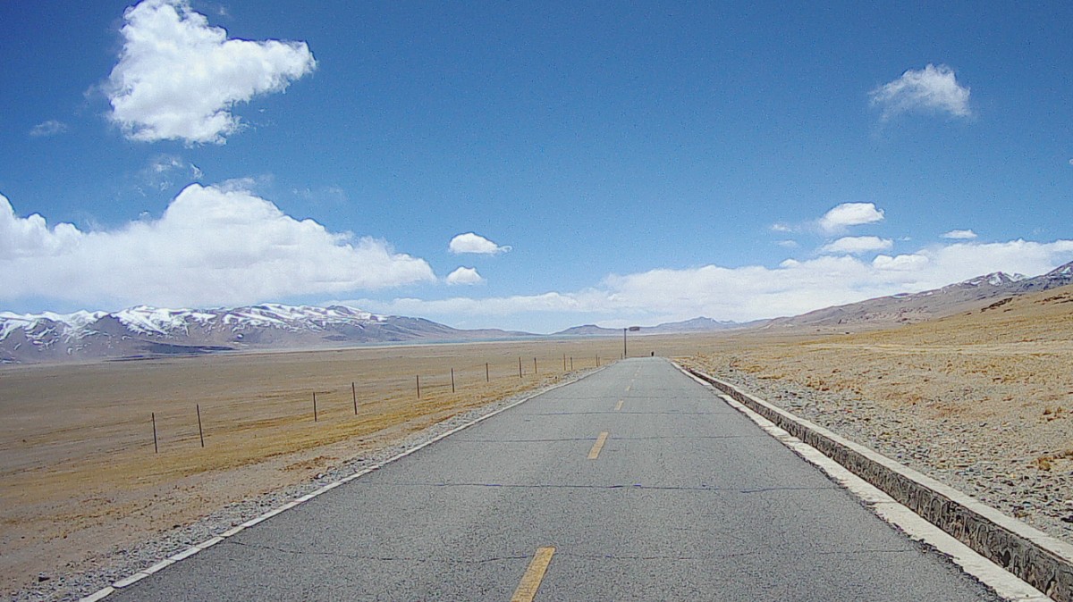 The vastness of the Tibetan high plateau can only be experienced by being there...