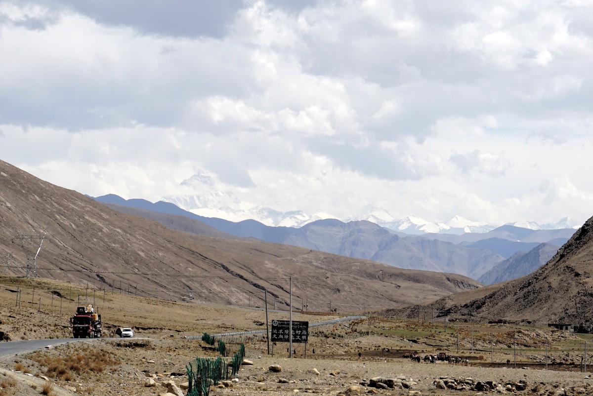 Mount Everest in the far distance.