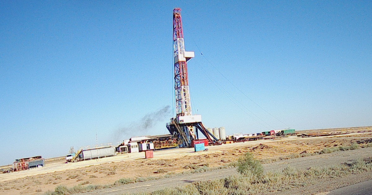 I saw several O&G rigs.