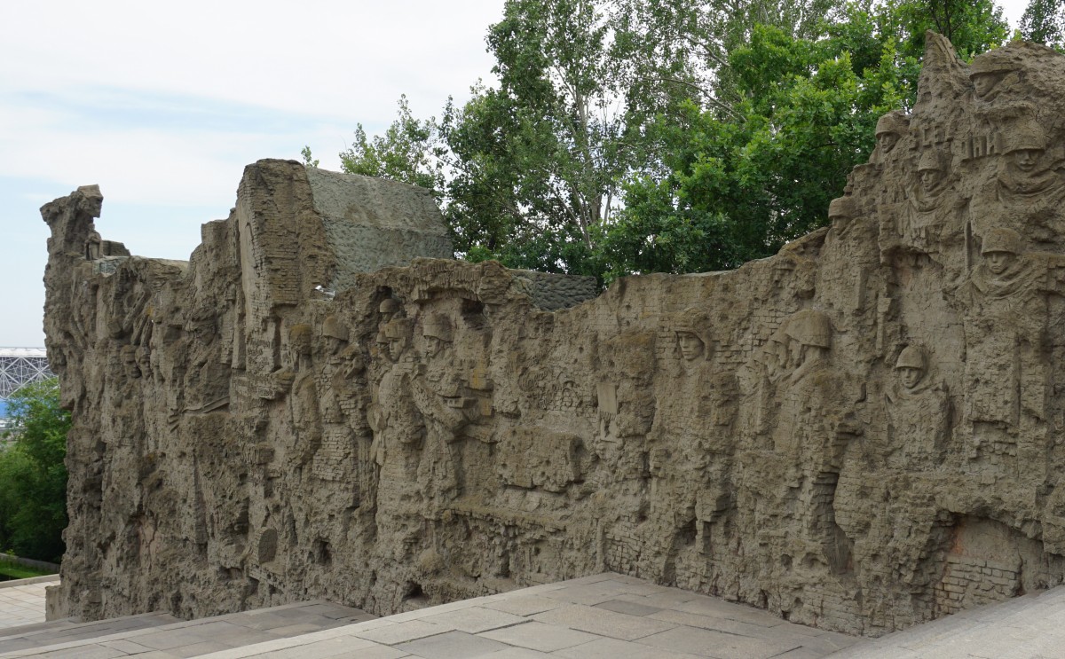 Murals depicting the street fighting nature of the battle of Stalingrad.