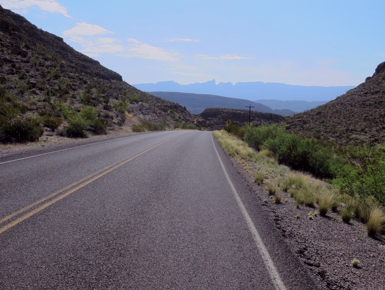 The road towards the Bouquillas canyon.